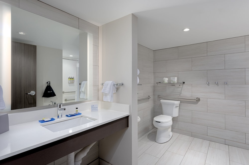 Holiday Inn Express Pensacola Beach 23/60