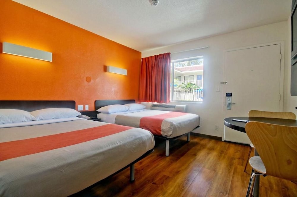 Motel6 Dania Beach, FL 25/59