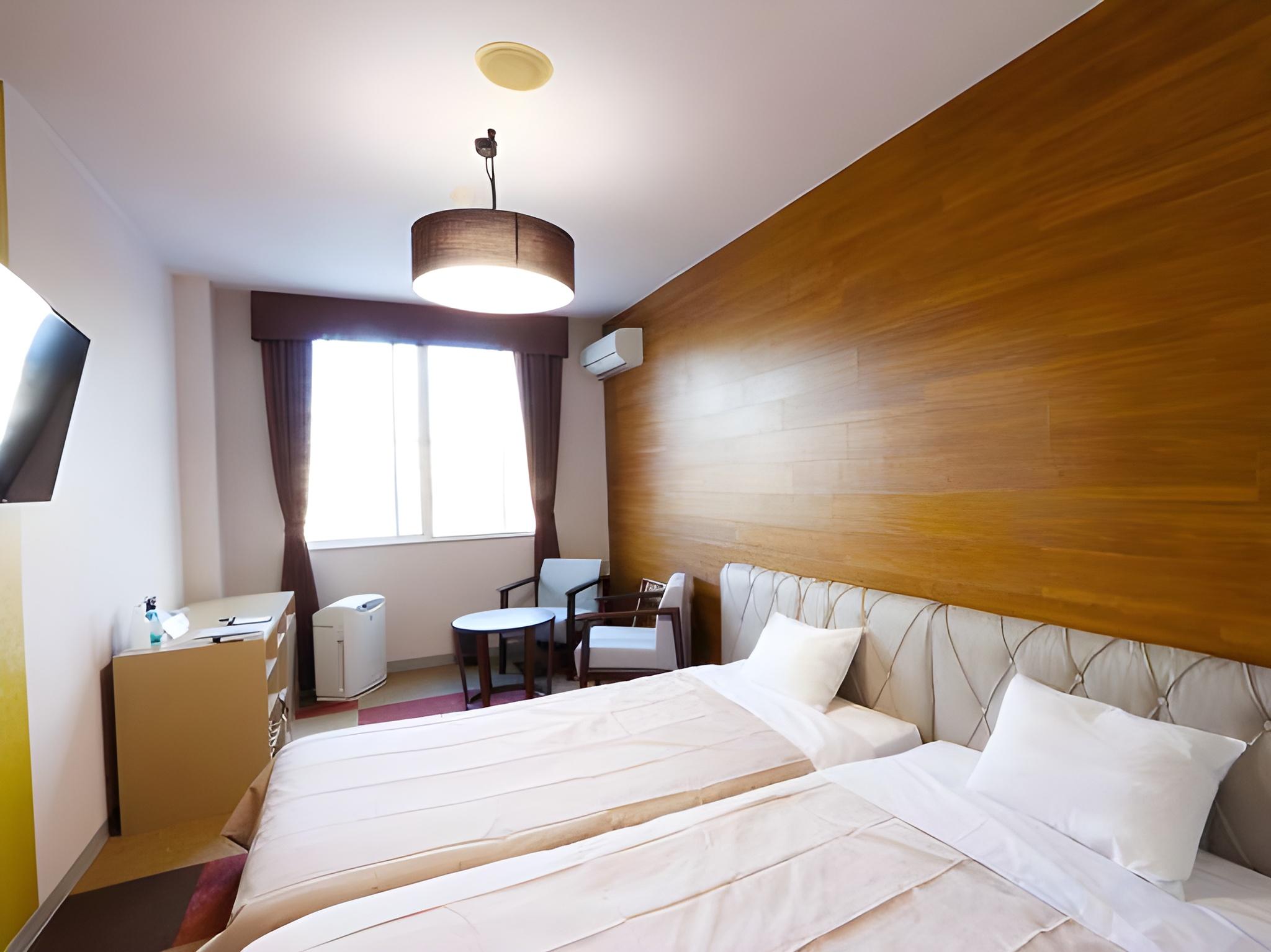 Hollywood, Forest, Villa, Twin Beds