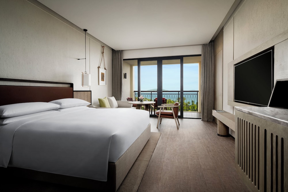 Deluxe, King Bed, Ocean View, Marriott Yalong Bay 6/10
