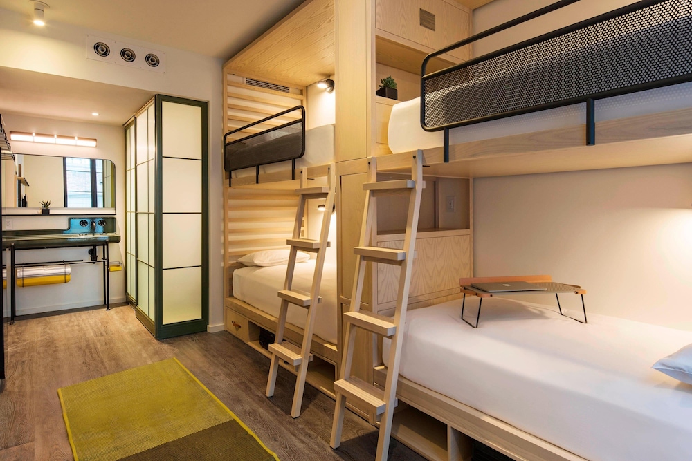 Moxy NYC Chelsea 8/56