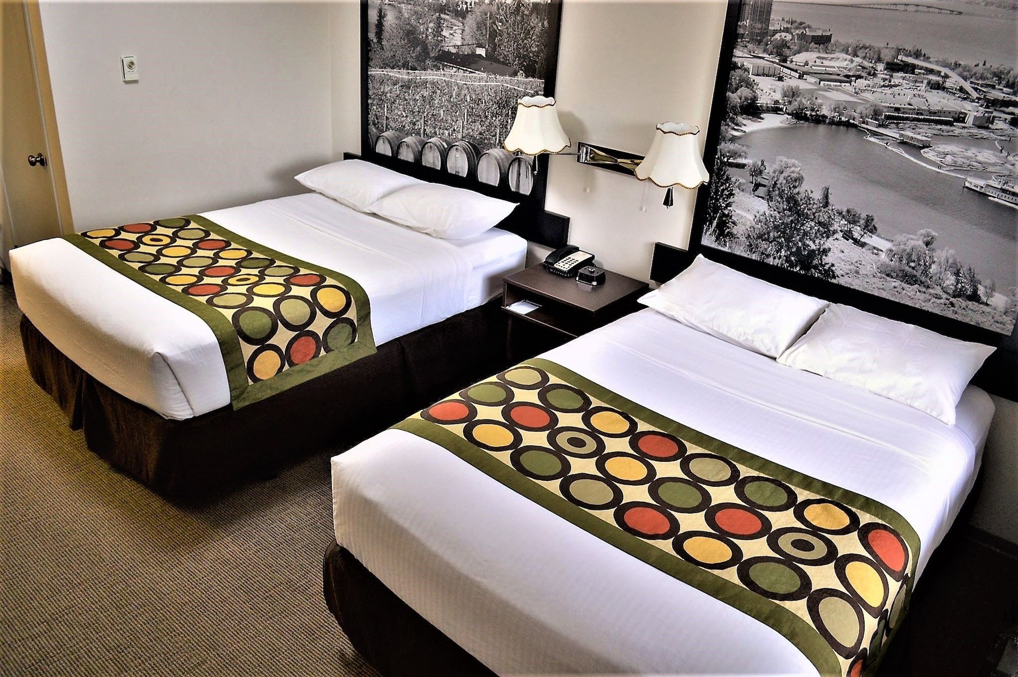 ROOM, 2 DOUBLE BEDS