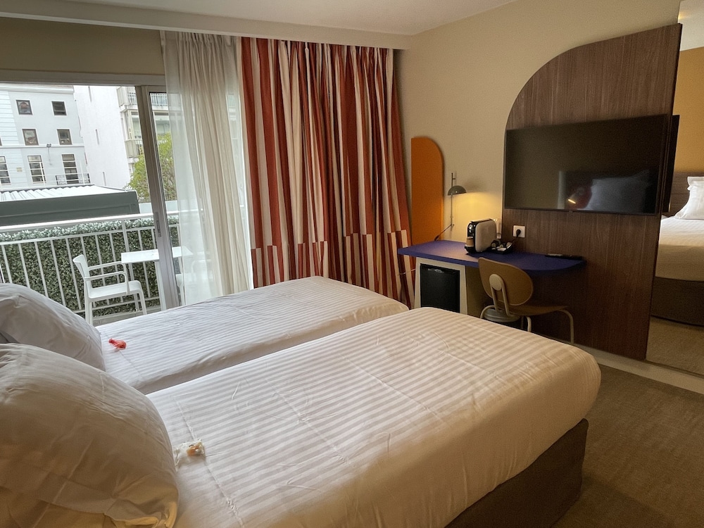 PREMIUM, TWIN BEDS