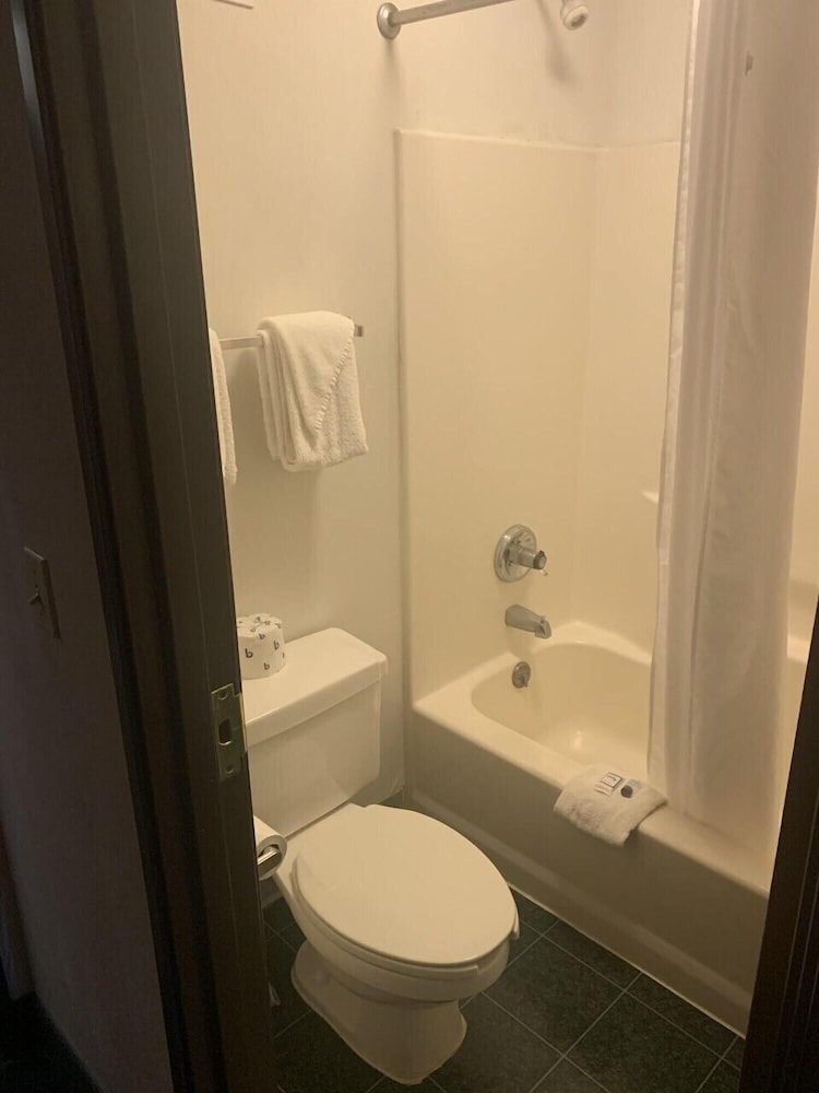 Quality Inn New Martinsville, WV 63/65