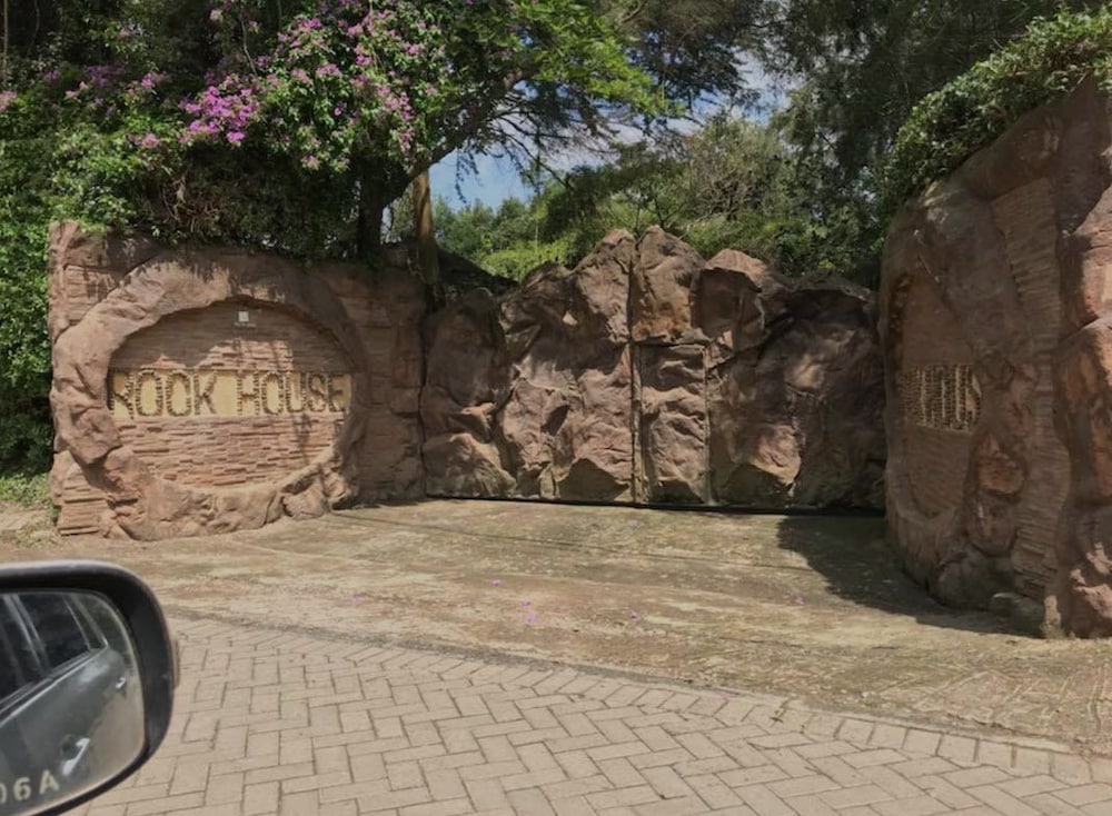 Rock House - Karen 9/10