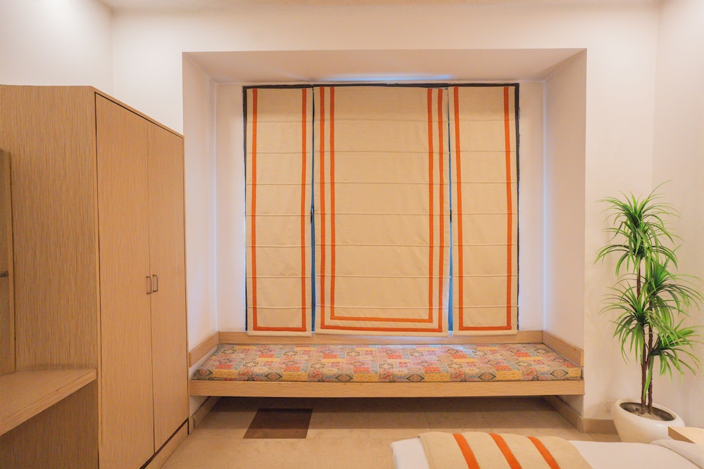 Ahuja Residency Parklane 21/50