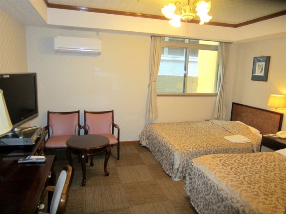 Sunrise Hotel 23/68