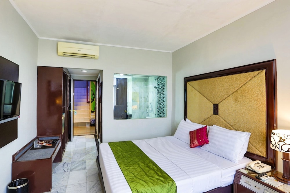 Johns Pardede International Hotel 3/36
