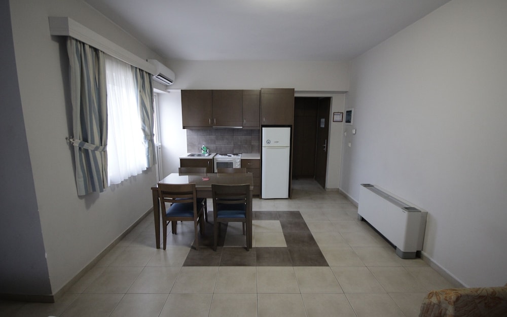 Philoxenia Hotel 43/75