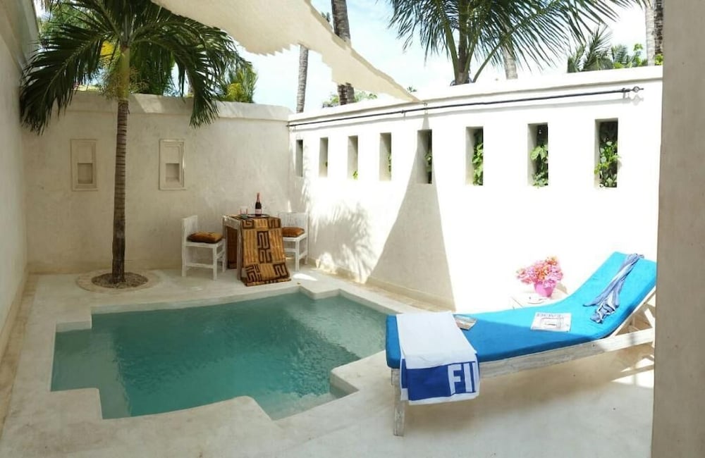 The Villa Luxury Suites Hotel 13/43