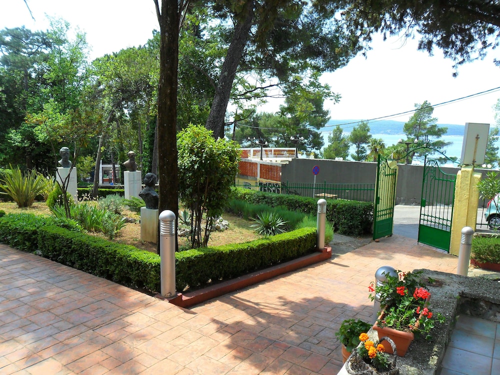 Hotel Vila Ruzica 58/64