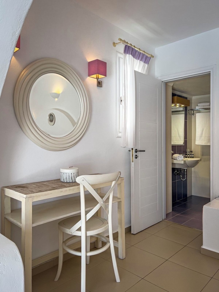 ASPALATHRAS WHITE HOTEL 48/50