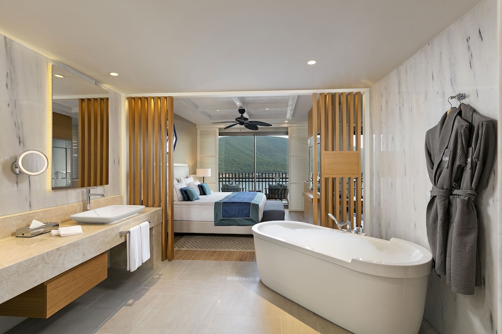 Titanic Luxury Collection Bodrum 35/74