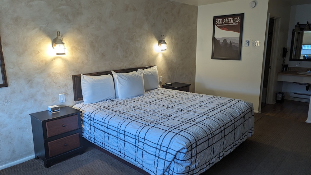 High Desert Inn 23/52