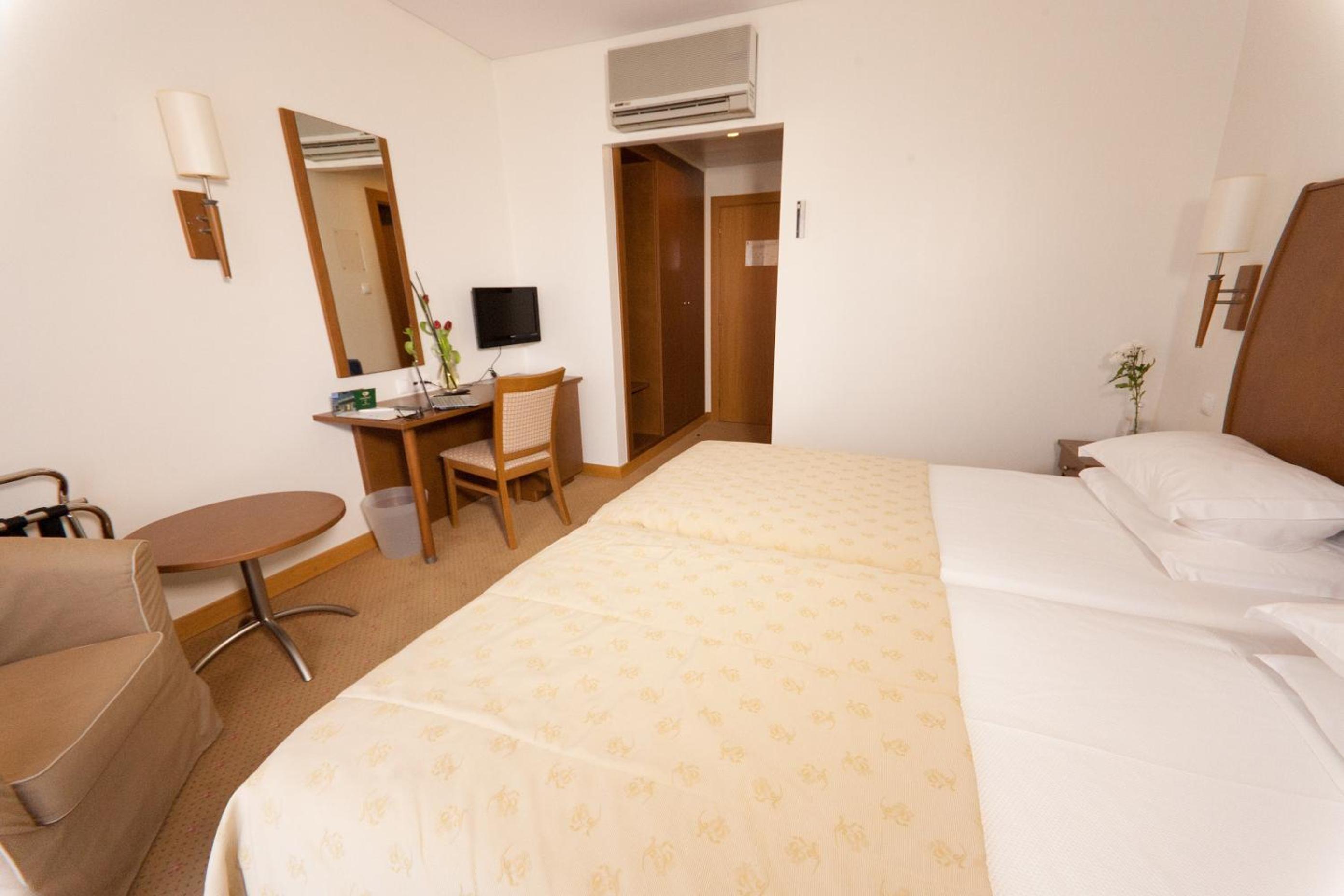 Room, Single