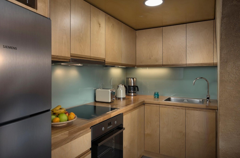 Neoria Houses 17/50