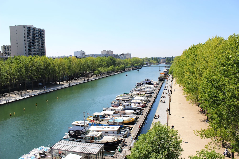 St Christopher S Paris Canal 66/76