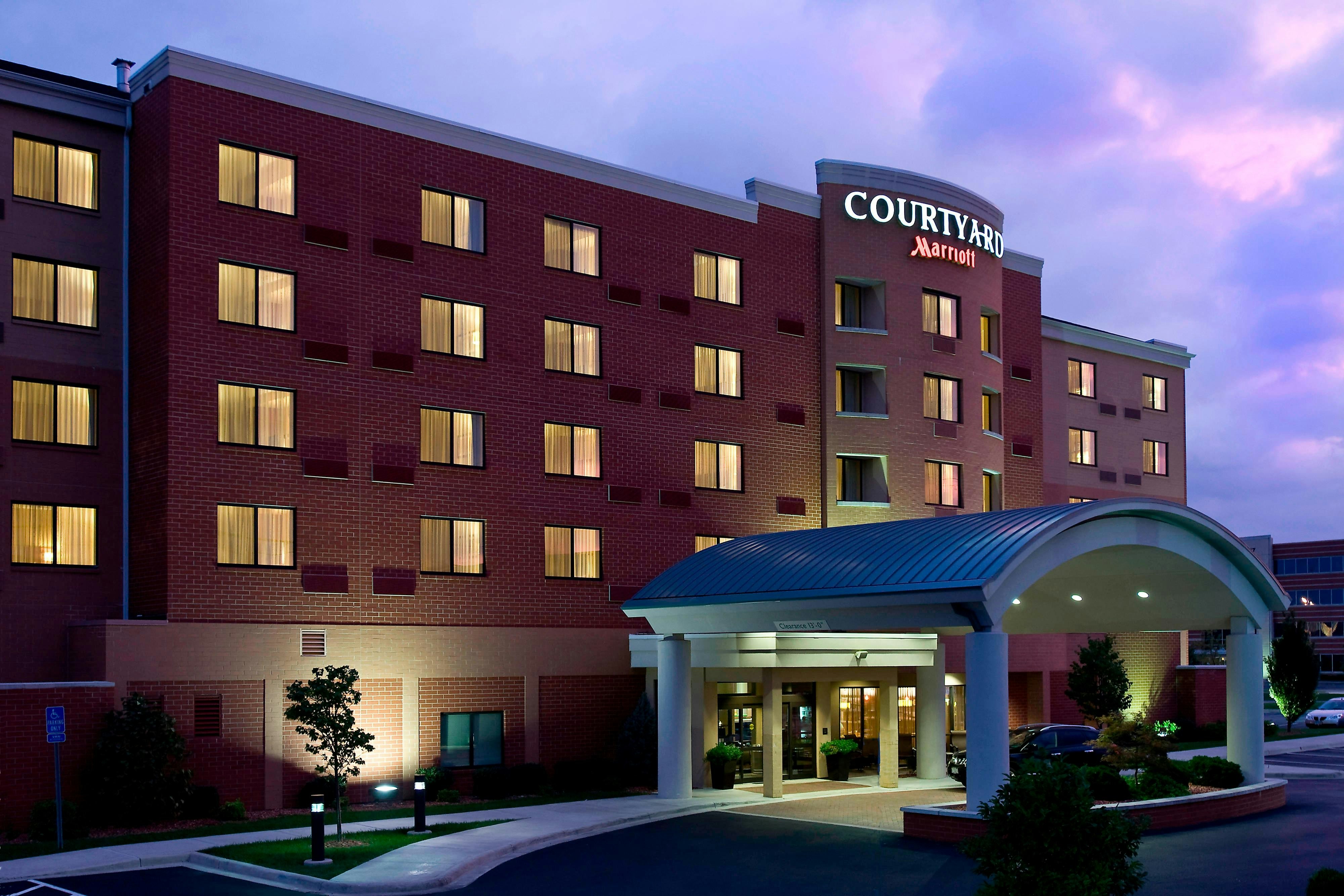 Courtyard By Marriott Cincinnati North At Union Centre 2/50