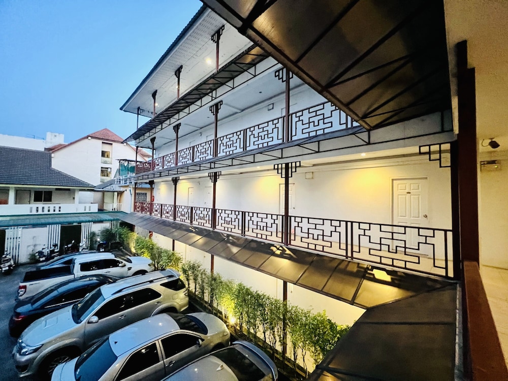 Inn Kham Apartment 4/47