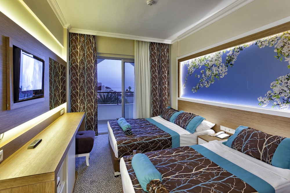 Saphir Hotel And Villas 68/90