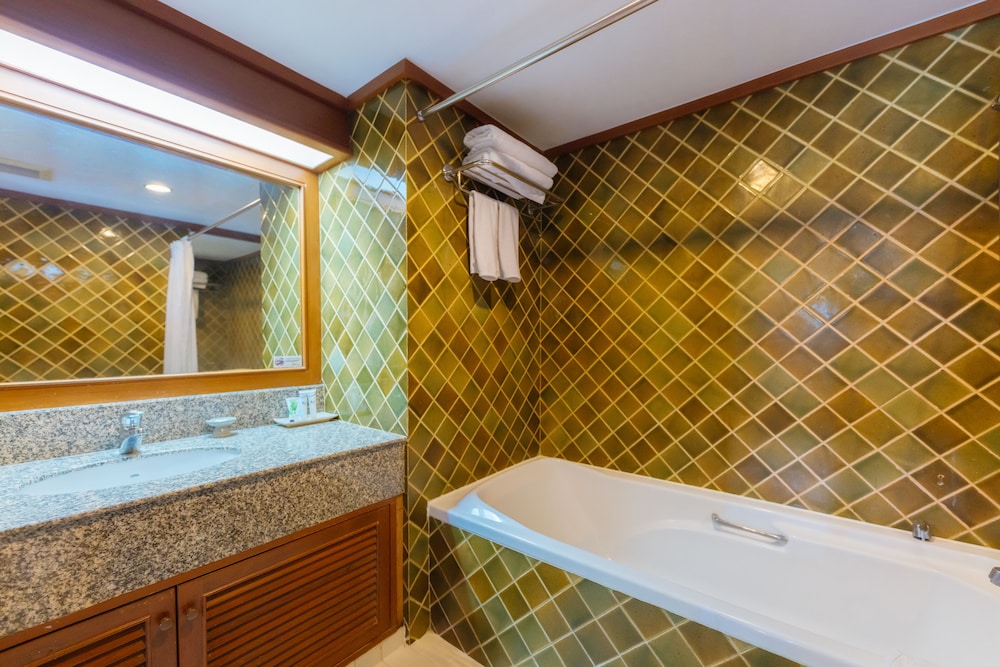 Sunset Beach Resort 10/66