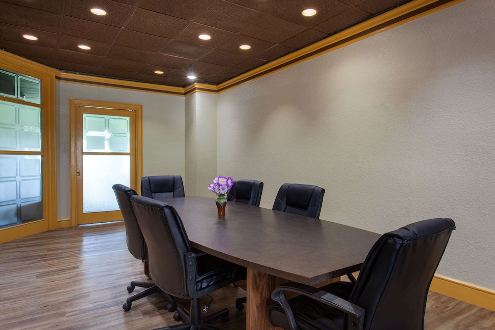 Travelodge By Wyndham Deltona 29/48