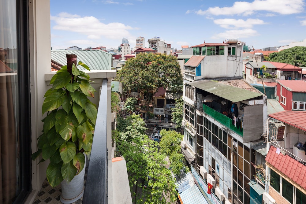 Hanoi Golden Moon Hotel 3/38
