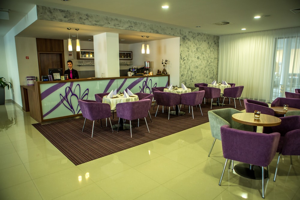 Hotel Saffron 50/64