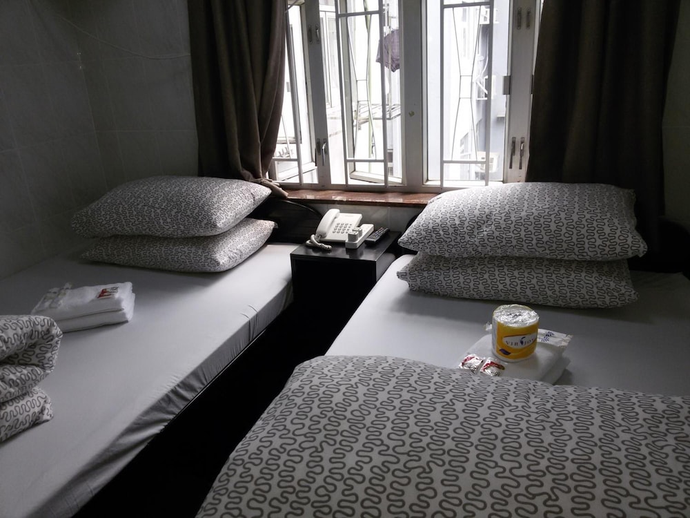 Toms Guesthouse 24/30