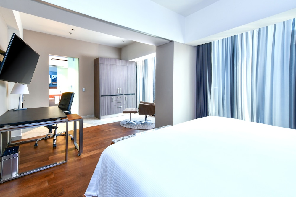 EXECUTIVE, SUITE, SINGLE