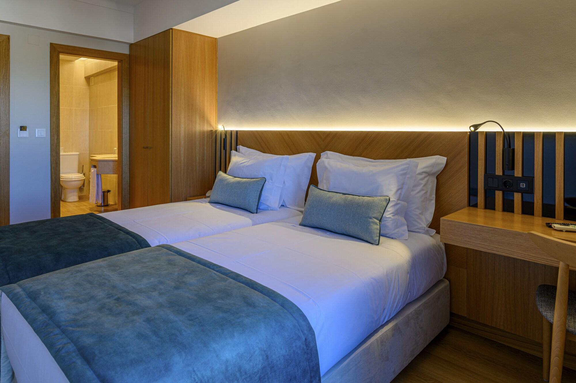 Classic, Twin Beds