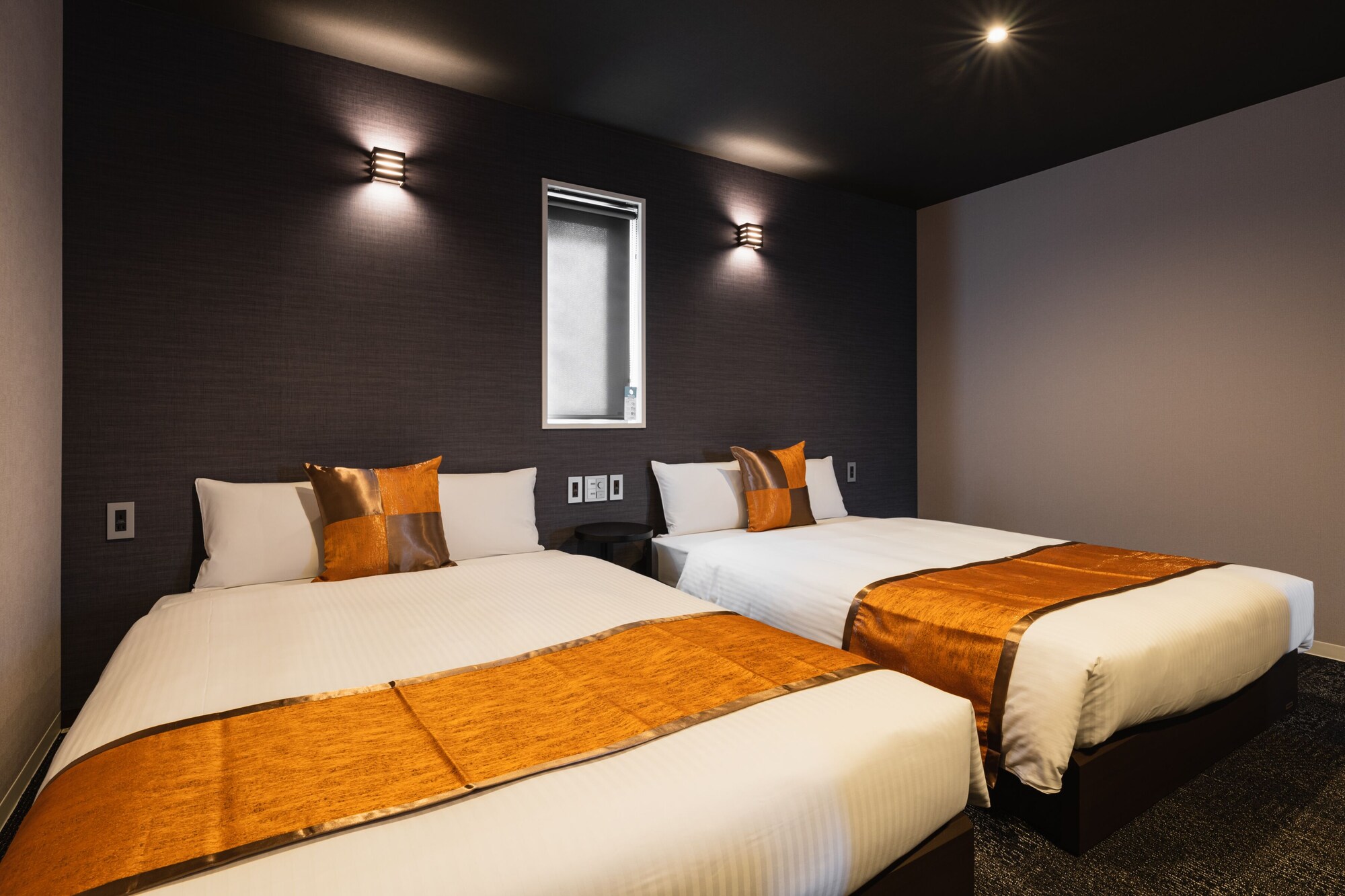 DELUXE, 2 DOUBLE BEDS, SOFA