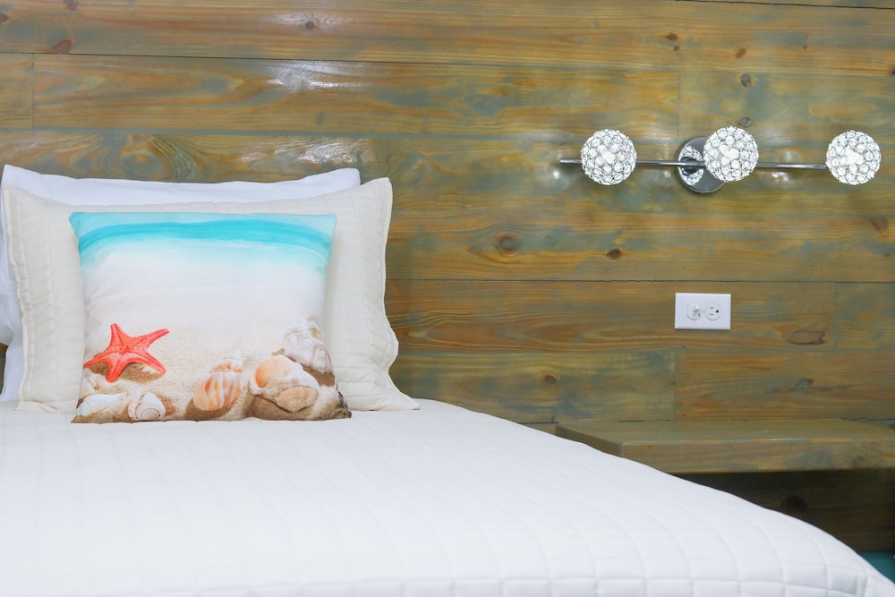 DELUXE, DOUBLE BED