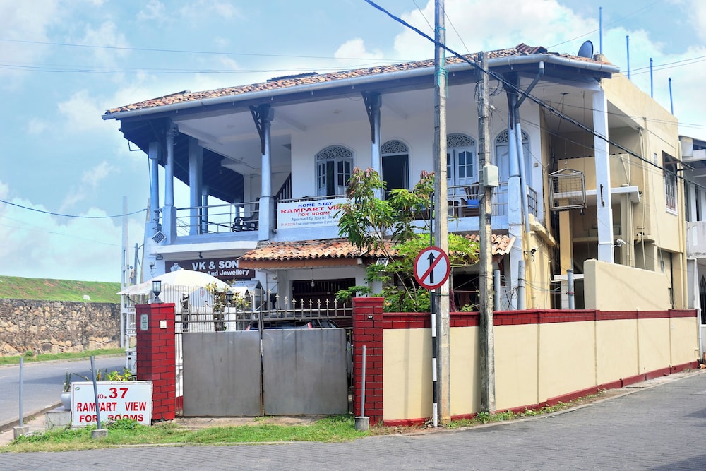 Rampart View Guest House 2/48