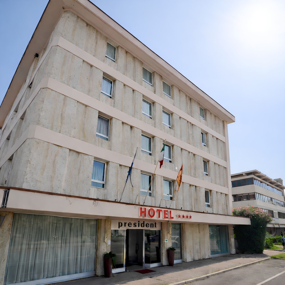 Hotel President 3/50