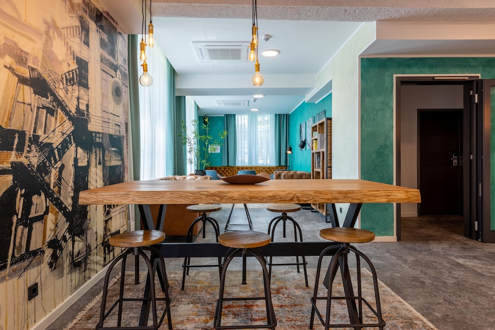 Trip Inn Living and Suites 28/42