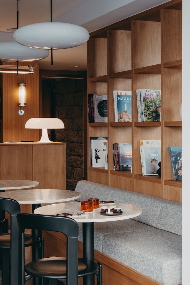 Hotel Moderne 38/50