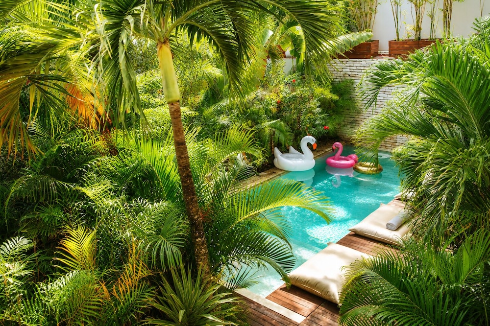 The Strabon Tulum 83/86