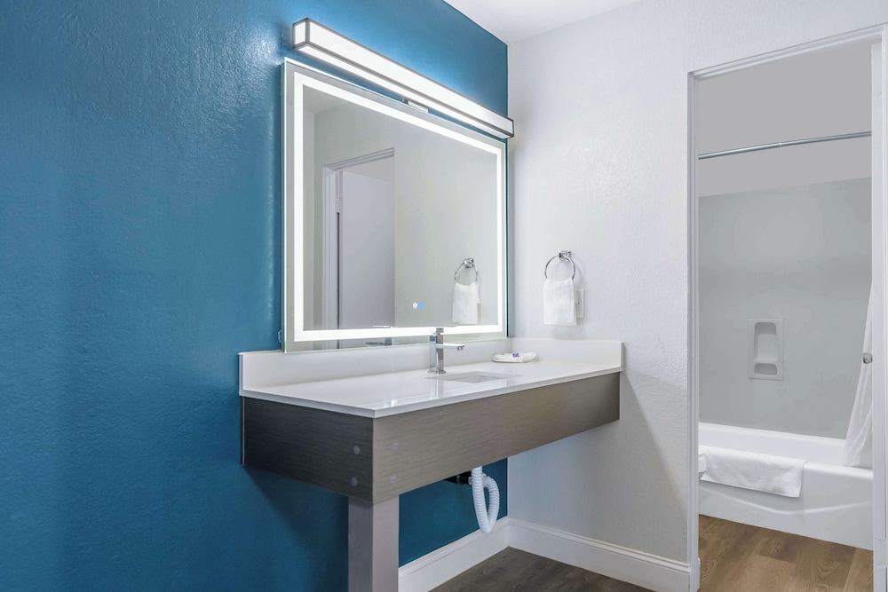 Studio6 Suites Madera, CA - Yosemite 49/51