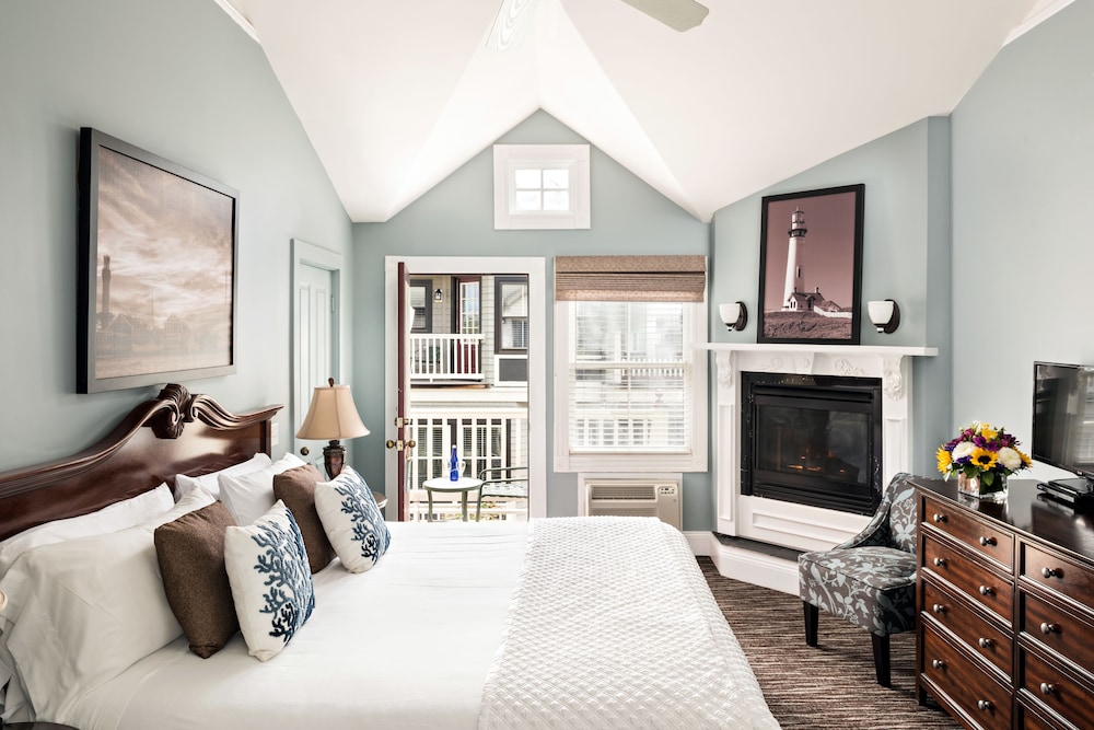 Crowne Pointe Historic Inn Spa 50/75