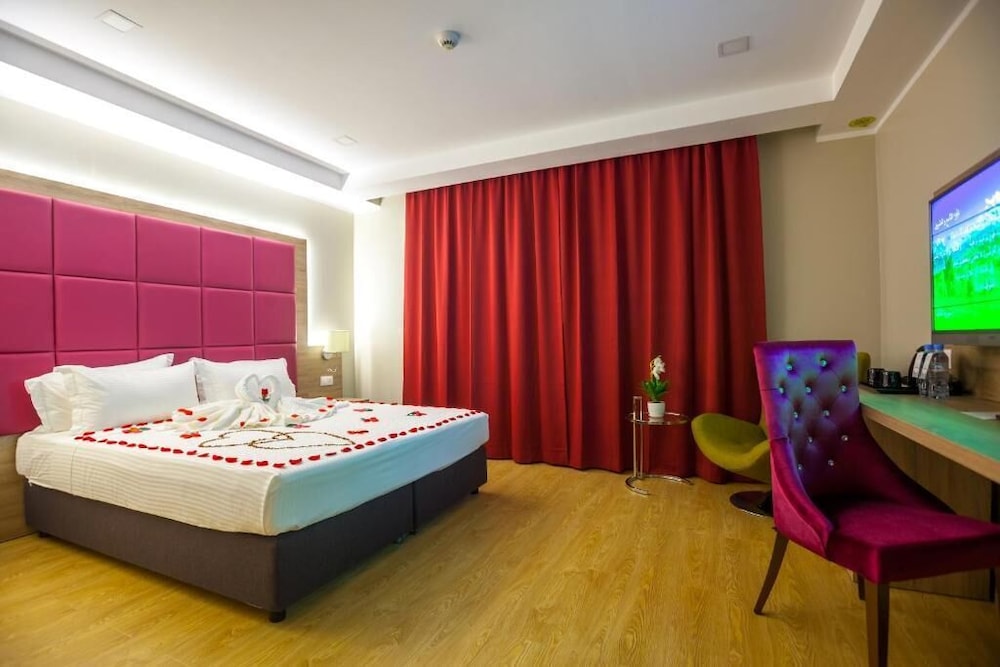 Le Pacha Hotel 8/50