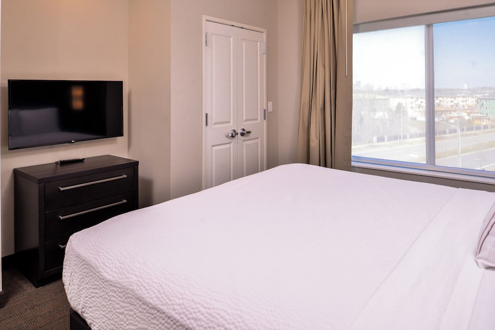1 BEDROOM, SUITE, ACCESSIBLE