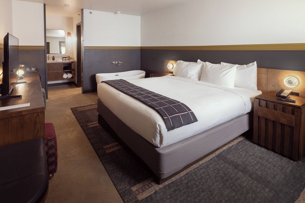 Spa, Suite, King Bed