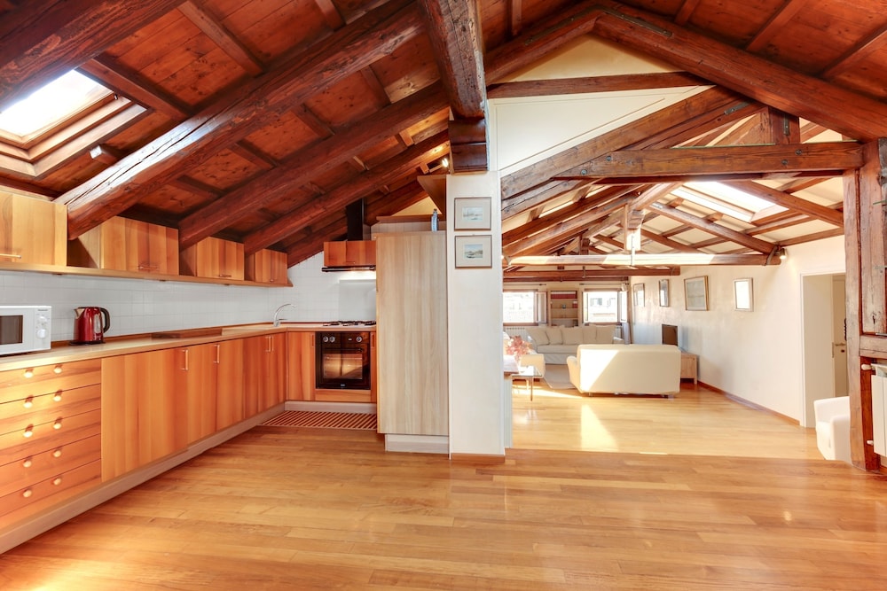 San Marco Roof Terrace Apartment 13/18