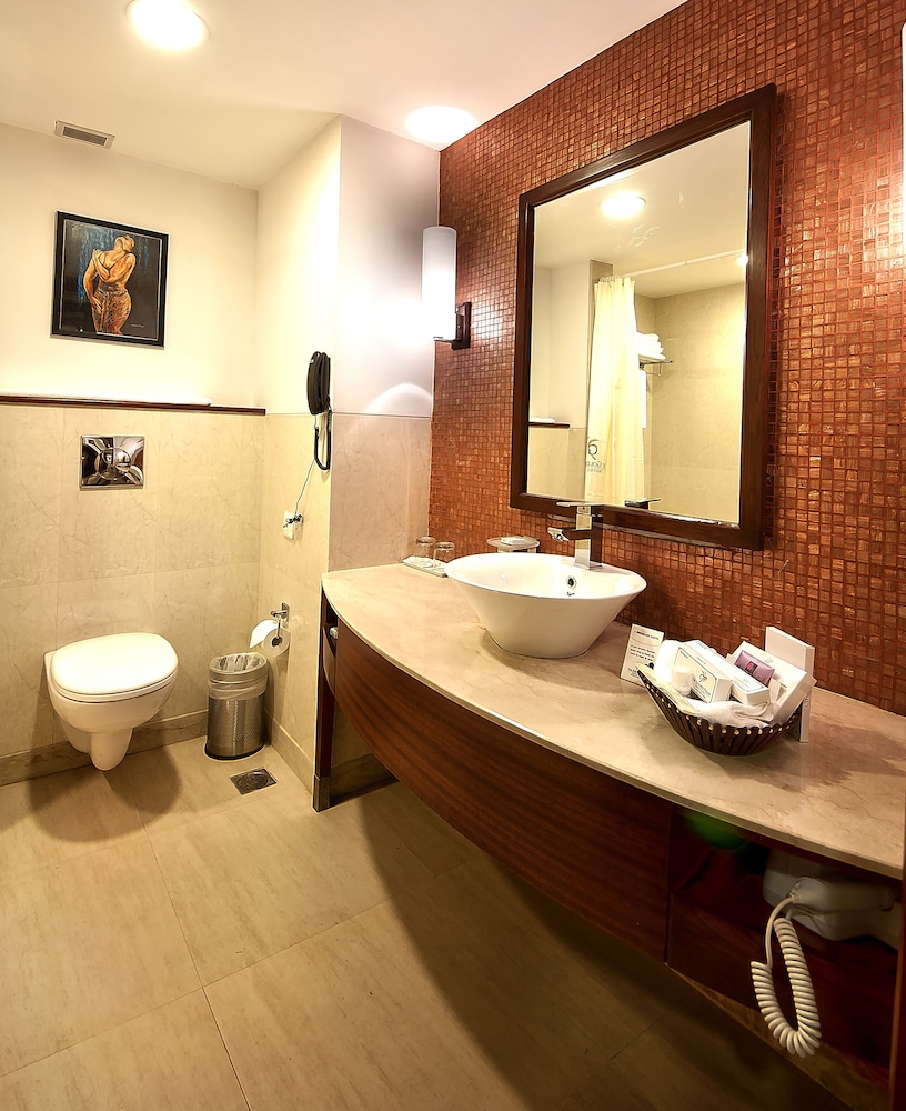 The Golden Plaza Hotel Spa 34/35