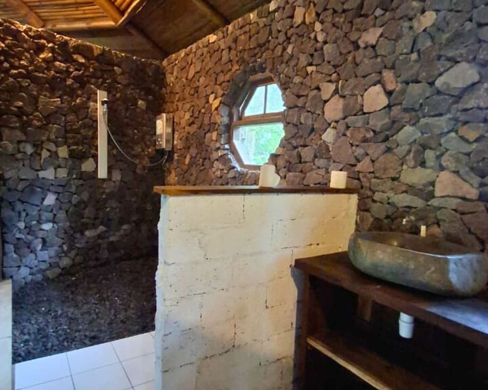 TRADITIONAL, 2 BATHROOMS