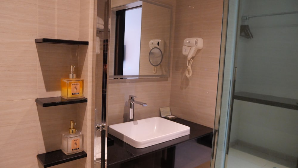 The TJ Hotel Pattaya 45/49