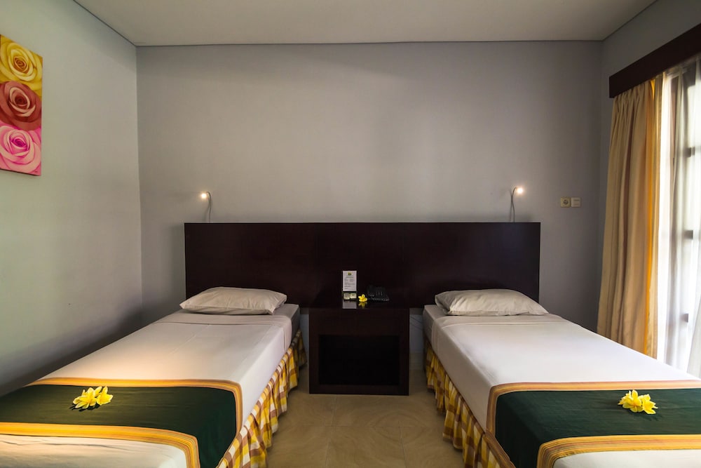 FOURTEEN ROSES BEACH HOTEL 38/62