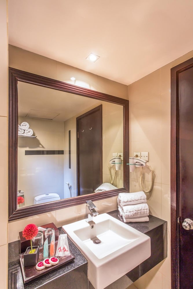 Orchardz Jayakarta Hotel 27/73