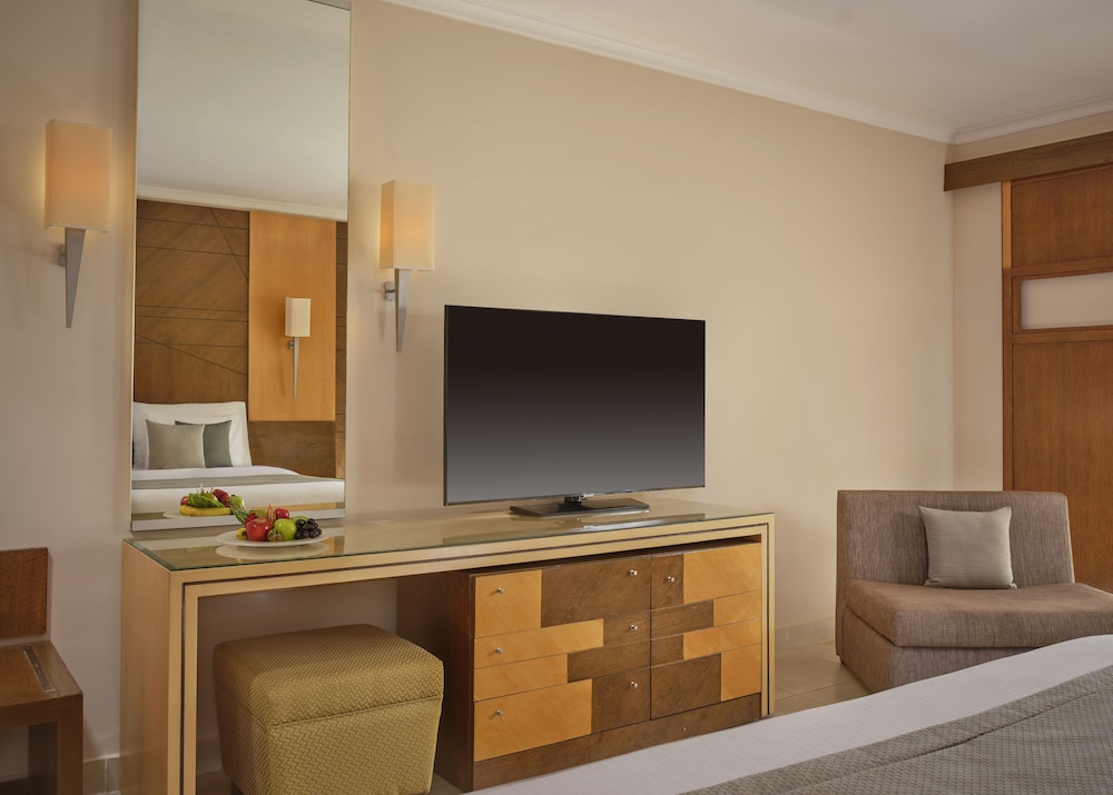 Coral Sea Water World Resort 54/73